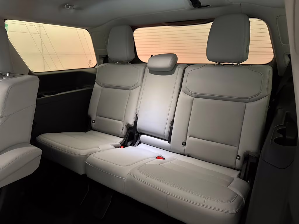 2026 Star White Metallic Tri-Coat Ford Expedition Platinum 4X4 SUV
