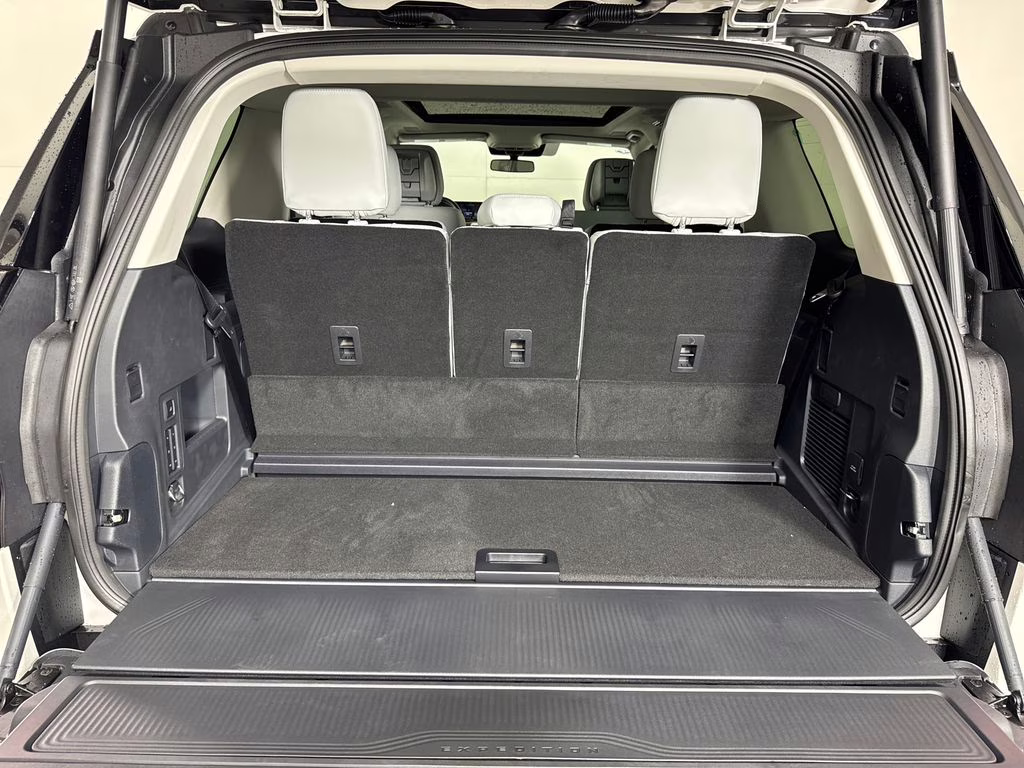 2026 Star White Metallic Tri-Coat Ford Expedition Platinum 4X4 SUV