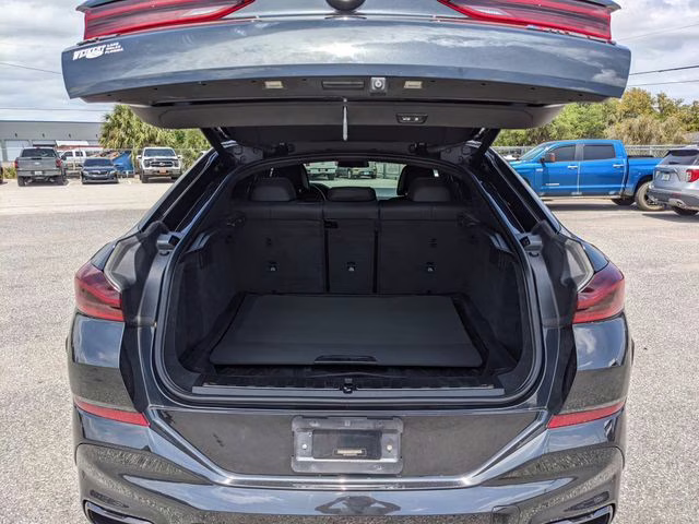 2022 Black Sapphire Metallic BMW X6 M50i AWD SUV