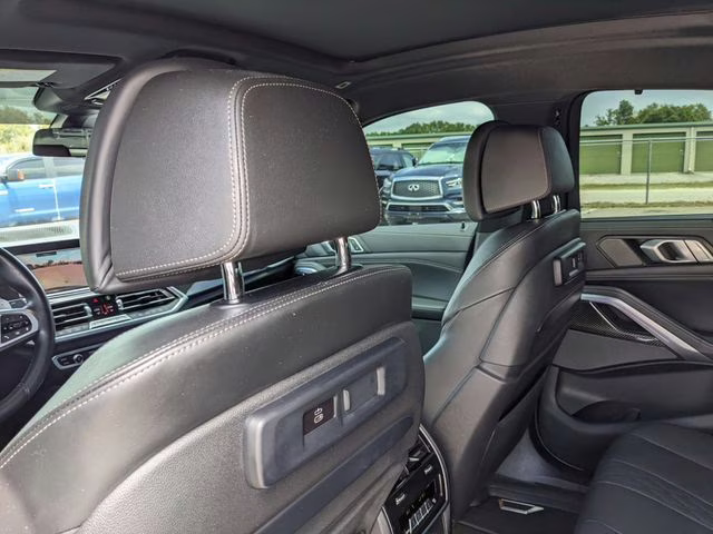 2022 Black Sapphire Metallic BMW X6 M50i AWD SUV