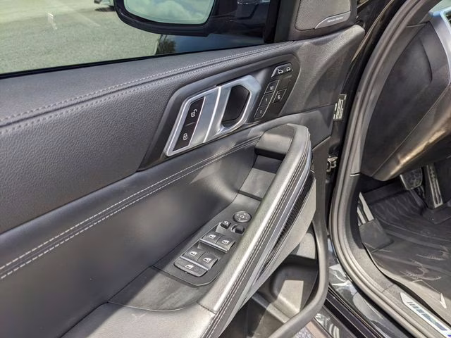 2022 Black Sapphire Metallic BMW X6 M50i AWD SUV