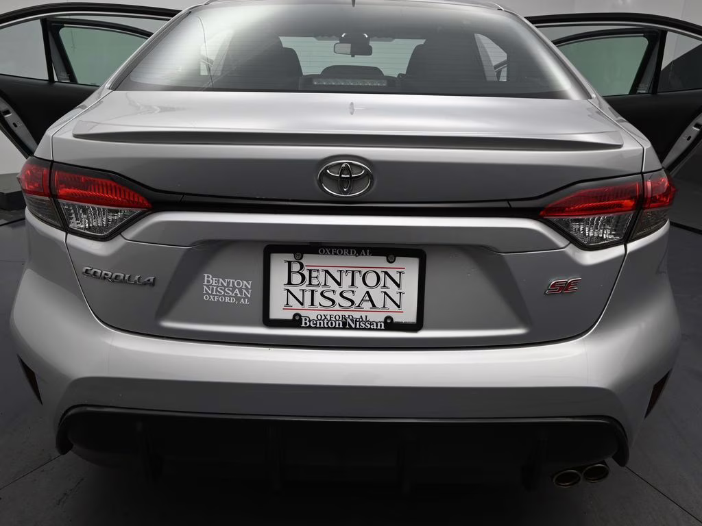 2023 Classic Silver Metallic Toyota Corolla SE FWD Sedan