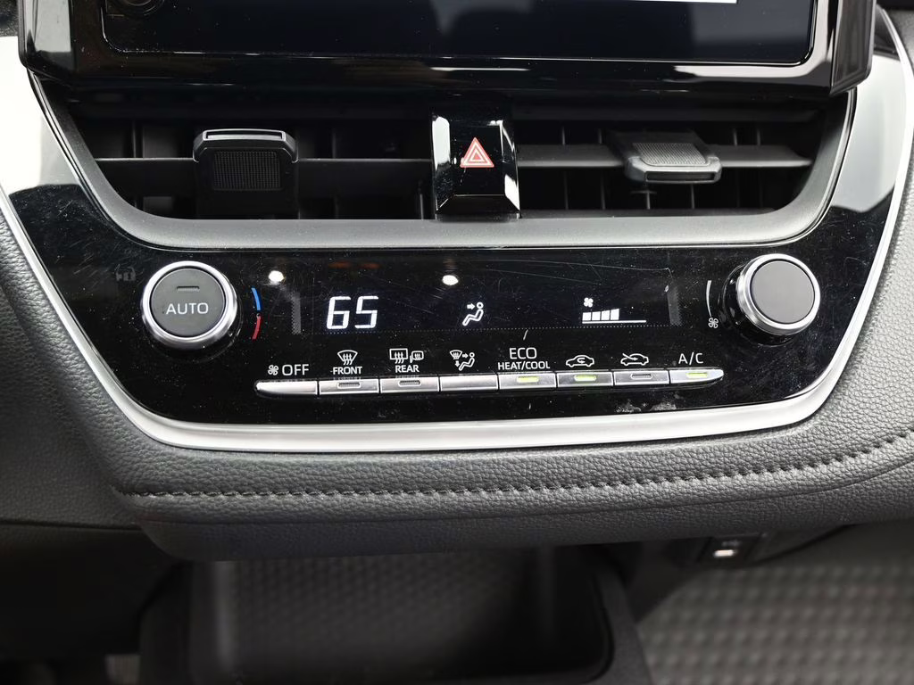 2023 Classic Silver Metallic Toyota Corolla SE FWD Sedan