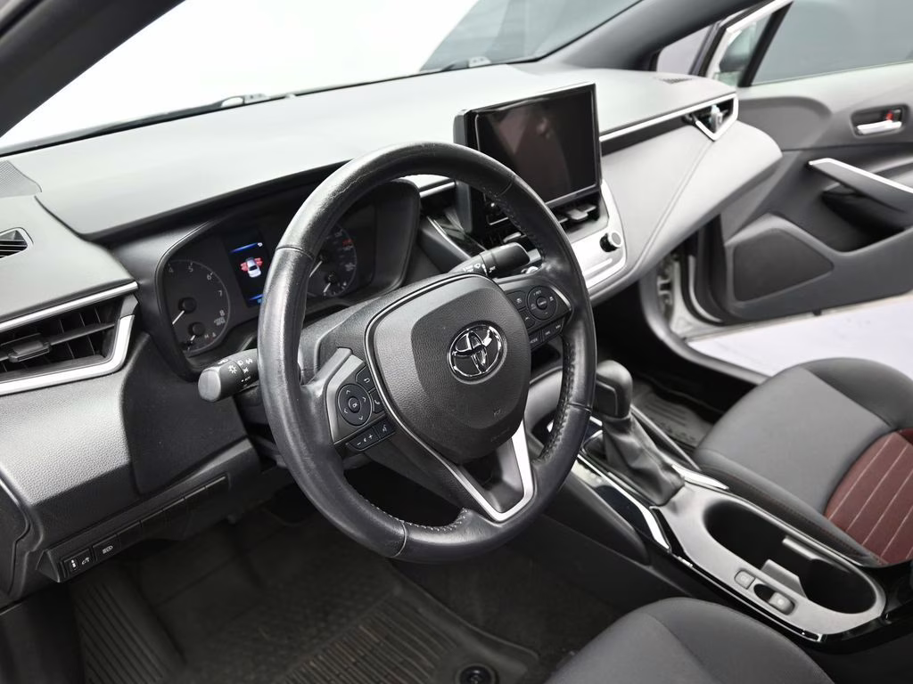 2023 Classic Silver Metallic Toyota Corolla SE FWD Sedan