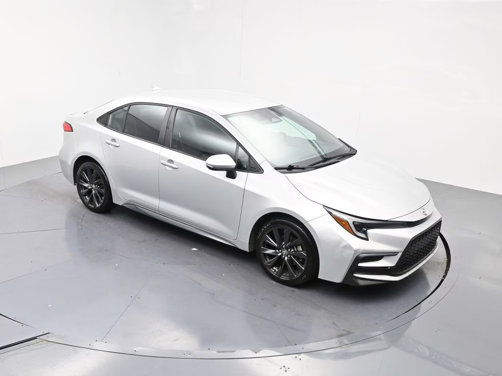 2023 Classic Silver Metallic Toyota Corolla SE FWD Sedan