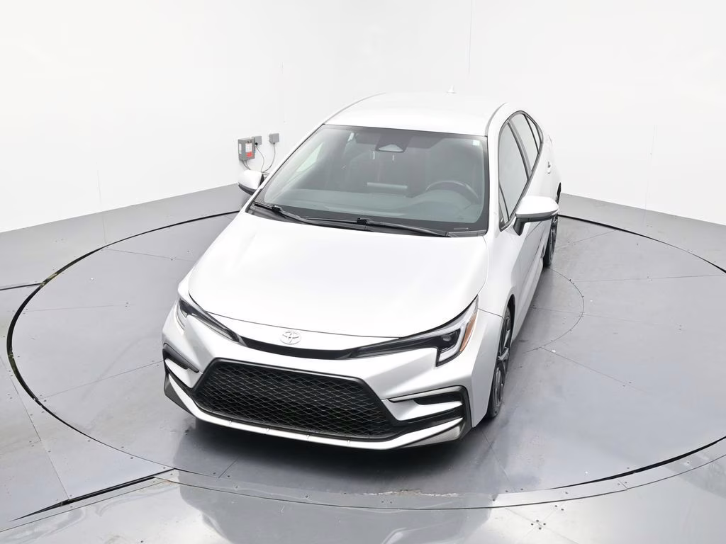 2023 Classic Silver Metallic Toyota Corolla SE FWD Sedan