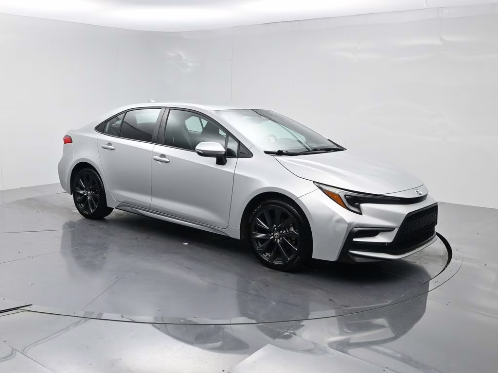 2023 Classic Silver Metallic Toyota Corolla SE FWD Sedan