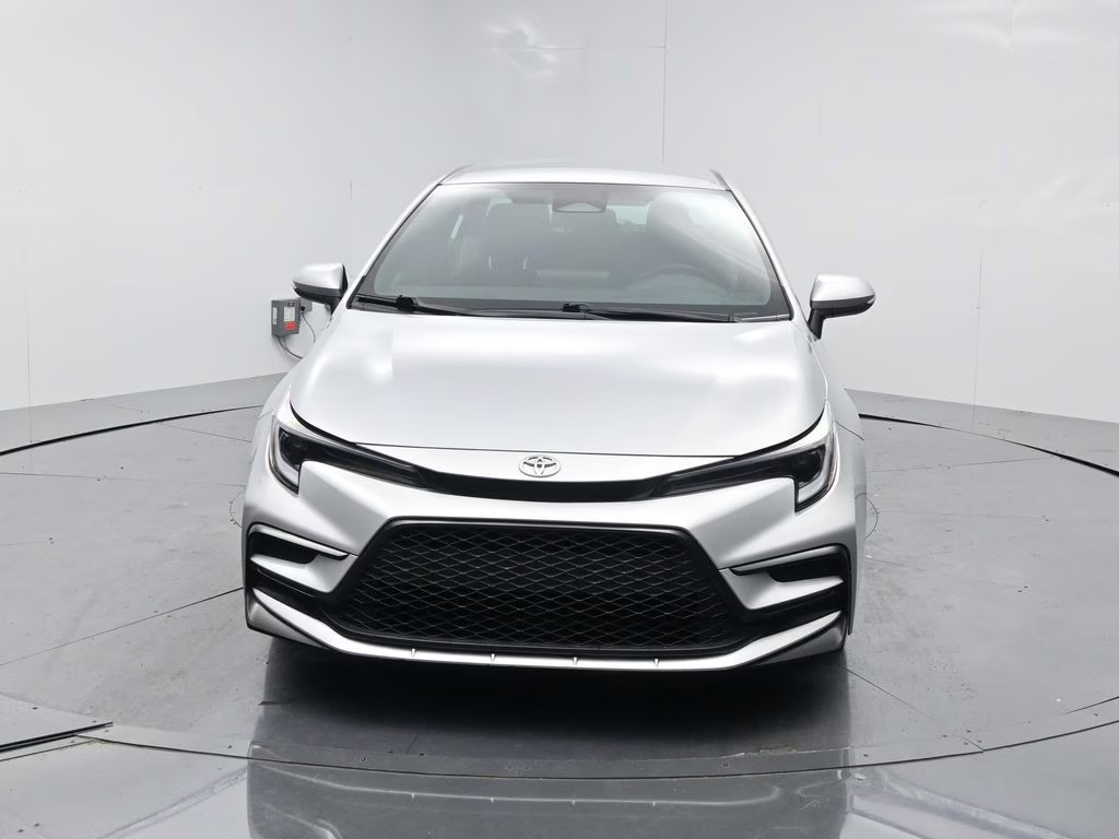 2023 Classic Silver Metallic Toyota Corolla SE FWD Sedan