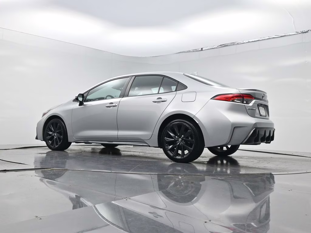 2023 Classic Silver Metallic Toyota Corolla SE FWD Sedan