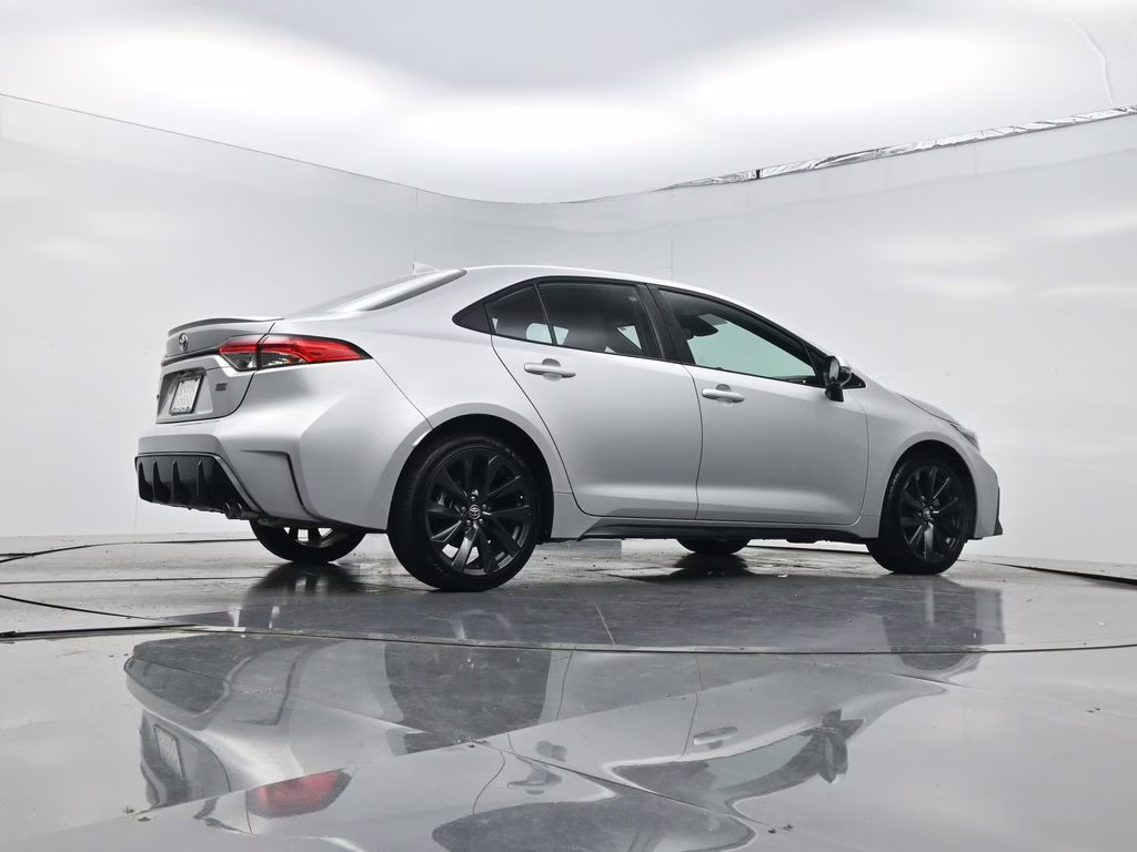 2023 Classic Silver Metallic Toyota Corolla SE FWD Sedan