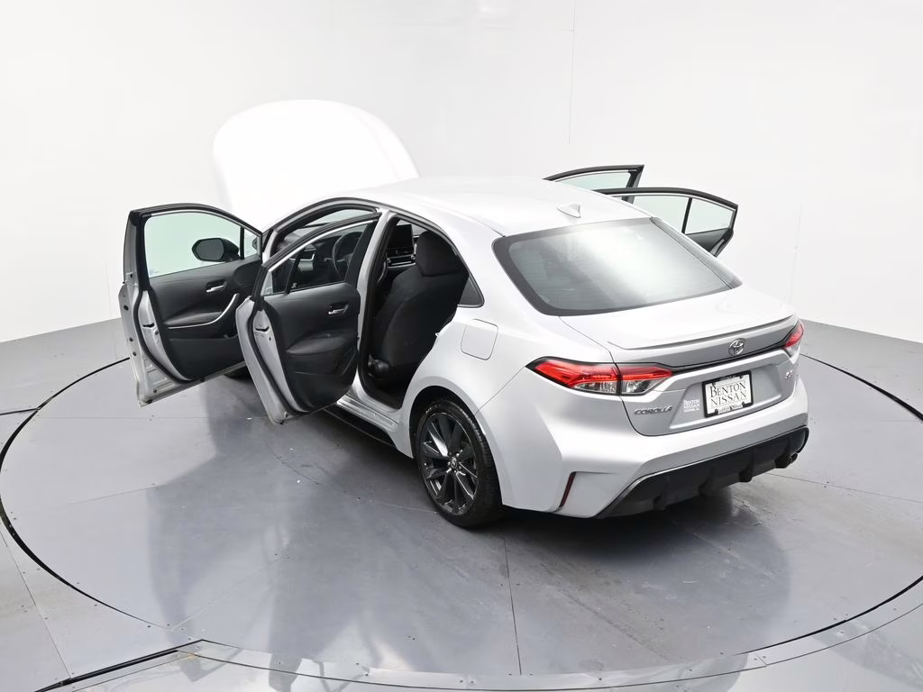 2023 Classic Silver Metallic Toyota Corolla SE FWD Sedan