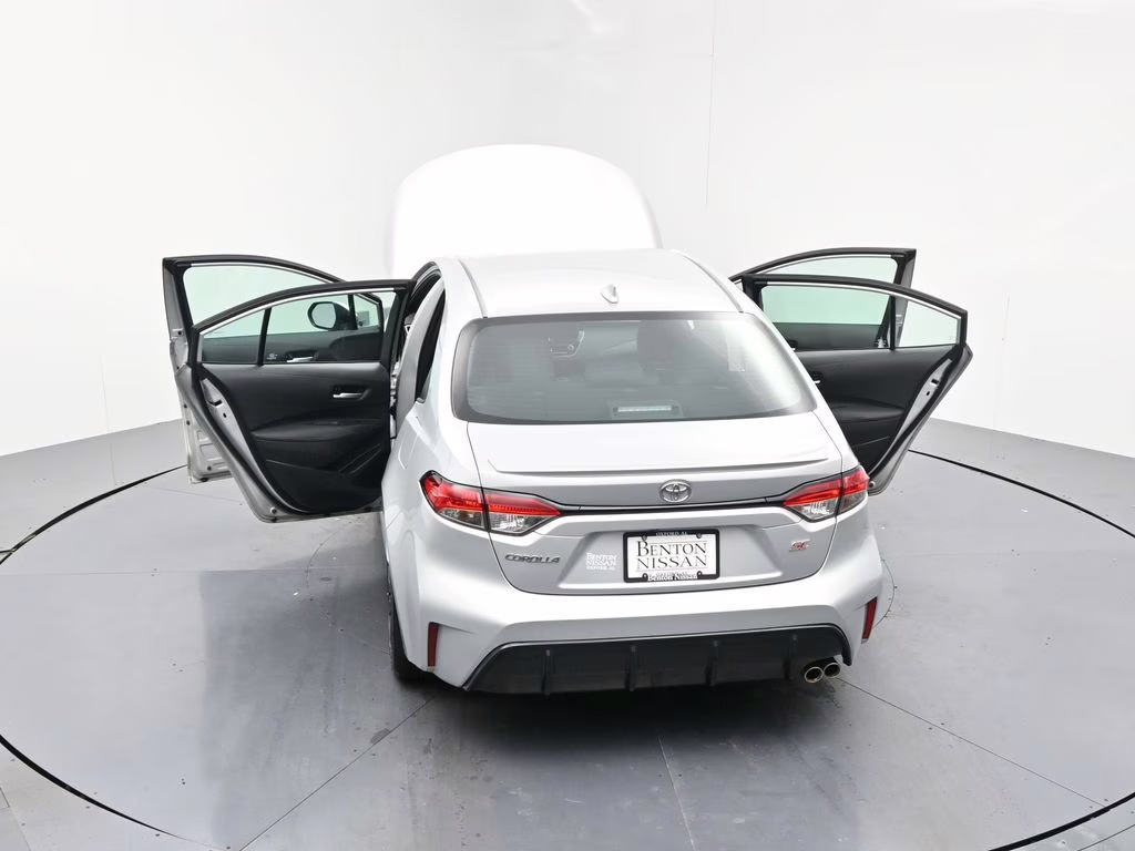 2023 Classic Silver Metallic Toyota Corolla SE FWD Sedan