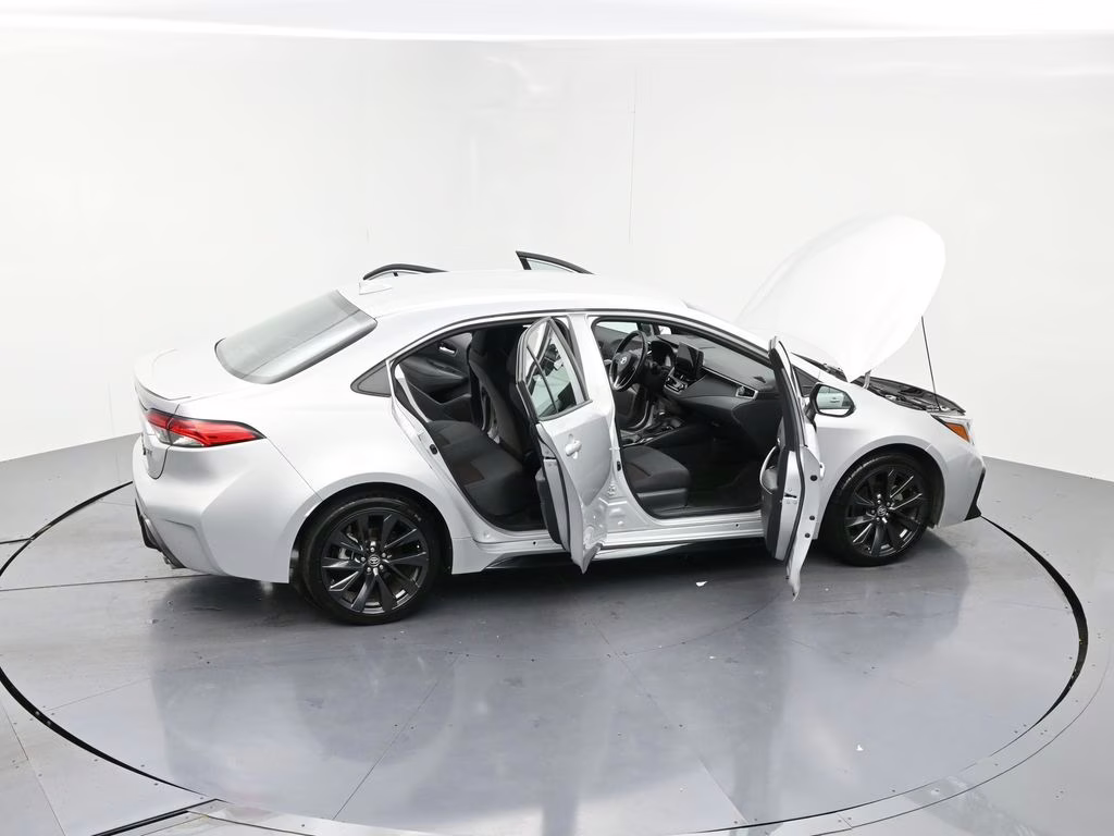 2023 Classic Silver Metallic Toyota Corolla SE FWD Sedan
