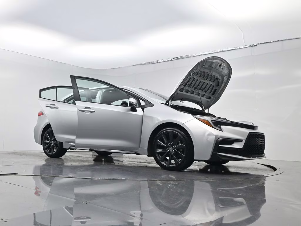 2023 Classic Silver Metallic Toyota Corolla SE FWD Sedan