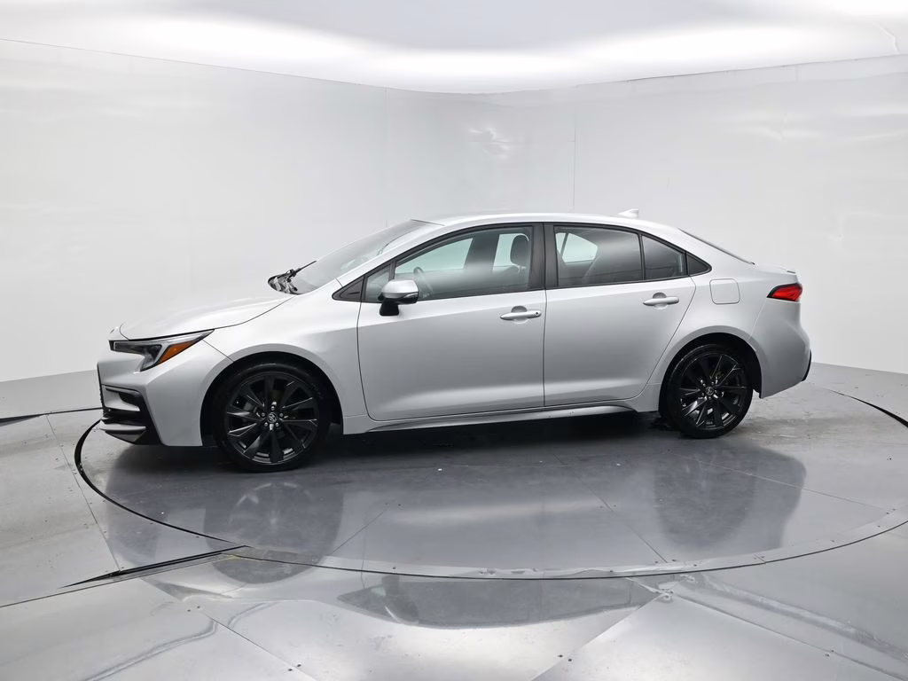 2023 Classic Silver Metallic Toyota Corolla SE FWD Sedan