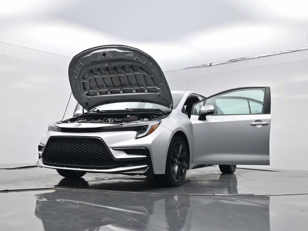 2023 Classic Silver Metallic Toyota Corolla SE FWD Sedan