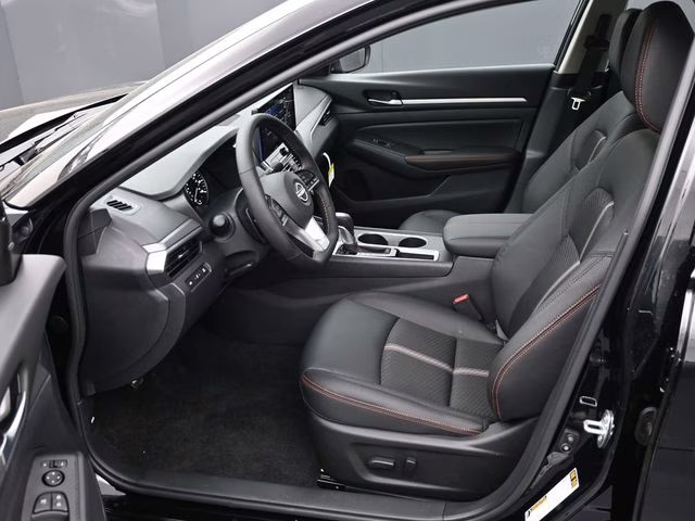 2026 Super Black Clearcoat Nissan Altima 2.5 SR FWD Sedan