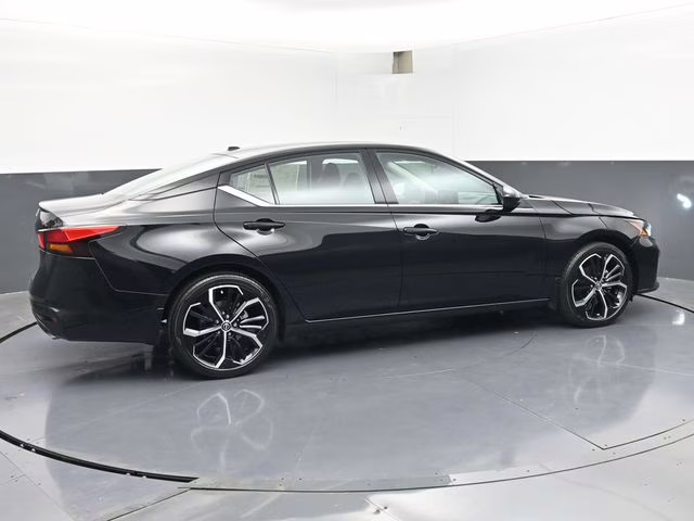 2026 Super Black Clearcoat Nissan Altima 2.5 SR FWD Sedan