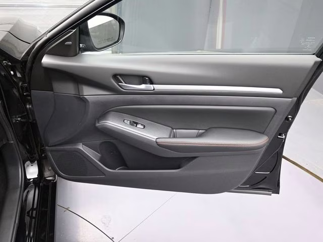 2026 Super Black Clearcoat Nissan Altima 2.5 SR FWD Sedan
