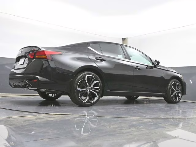 2026 Super Black Clearcoat Nissan Altima 2.5 SR FWD Sedan