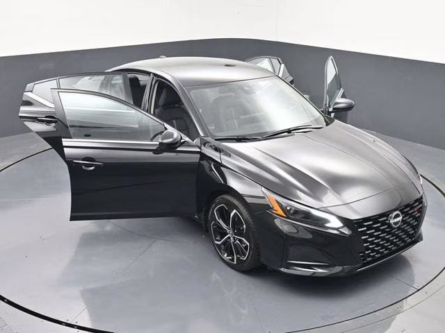 2026 Super Black Clearcoat Nissan Altima 2.5 SR FWD Sedan