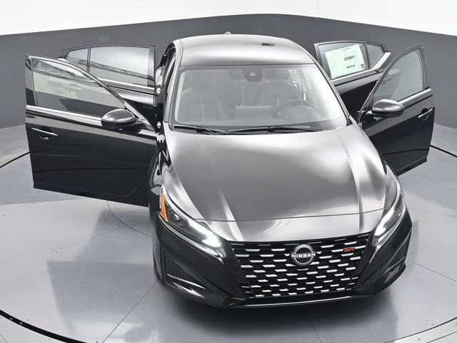 2026 Super Black Clearcoat Nissan Altima 2.5 SR FWD Sedan