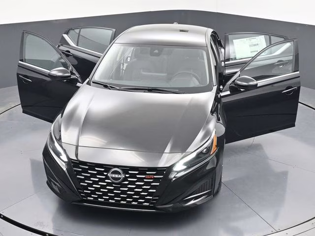 2026 Super Black Clearcoat Nissan Altima 2.5 SR FWD Sedan