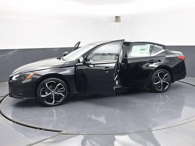 2026 Super Black Clearcoat Nissan Altima 2.5 SR FWD Sedan