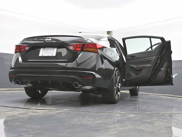 2026 Super Black Clearcoat Nissan Altima 2.5 SR FWD Sedan