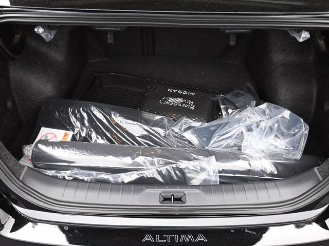 2026 Super Black Clearcoat Nissan Altima 2.5 SR FWD Sedan
