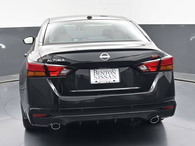 2026 Super Black Clearcoat Nissan Altima 2.5 SR FWD Sedan