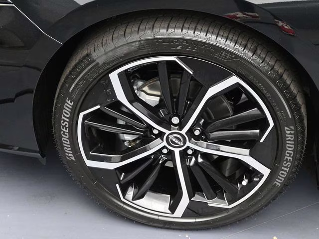 2026 Super Black Clearcoat Nissan Altima 2.5 SR FWD Sedan