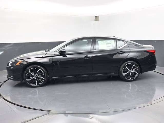 2026 Super Black Clearcoat Nissan Altima 2.5 SR FWD Sedan