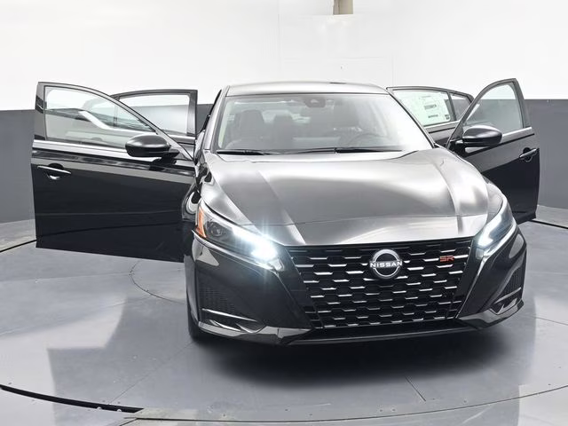 2026 Super Black Clearcoat Nissan Altima 2.5 SR FWD Sedan
