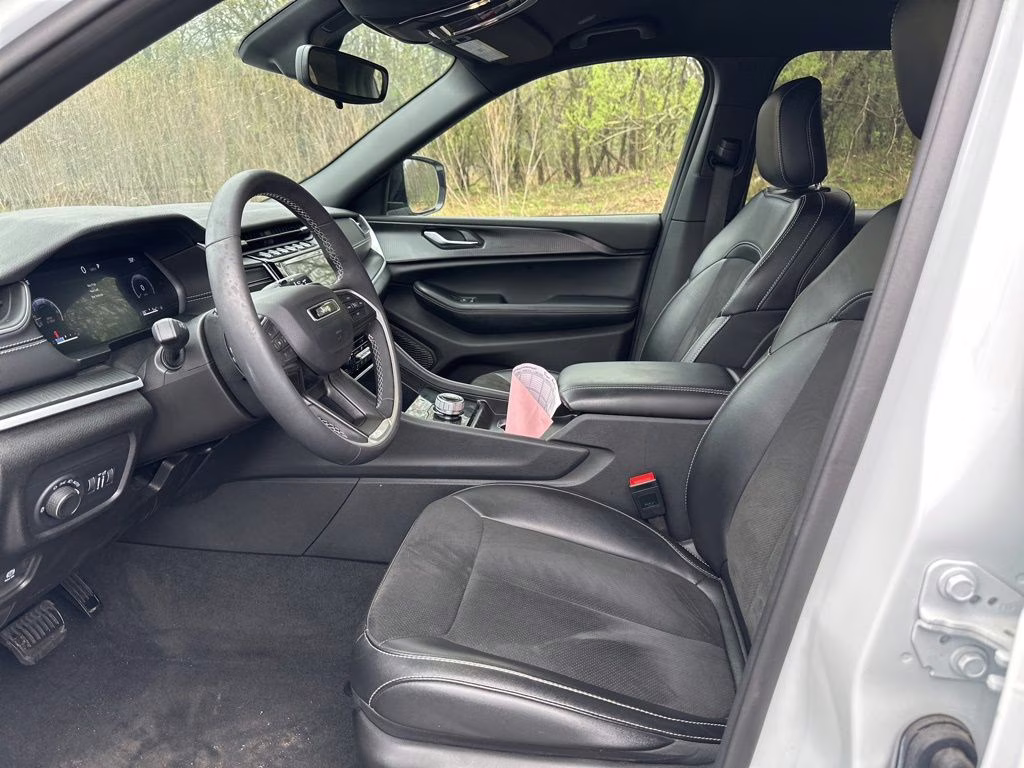 2024 Bright White Clearcoat Jeep Grand Cherokee L Altitude 4X4 SUV