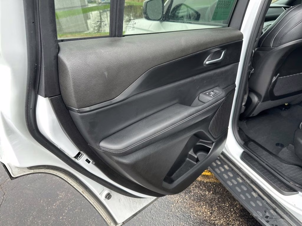 2024 Bright White Clearcoat Jeep Grand Cherokee L Altitude 4X4 SUV