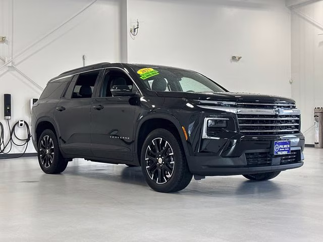 2025 Mosaic Black Metallic Chevrolet Traverse LT AWD SUV