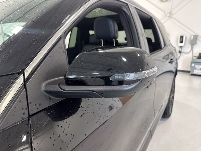 2025 Mosaic Black Metallic Chevrolet Traverse LT AWD SUV