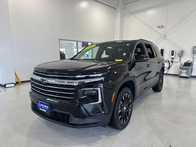 2025 Mosaic Black Metallic Chevrolet Traverse LT AWD SUV