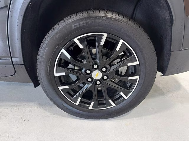 2025 Mosaic Black Metallic Chevrolet Traverse LT AWD SUV