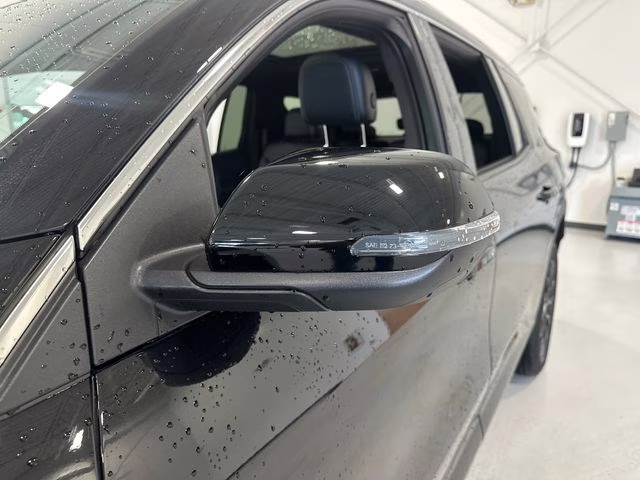 2025 Mosaic Black Metallic Chevrolet Traverse LT AWD SUV