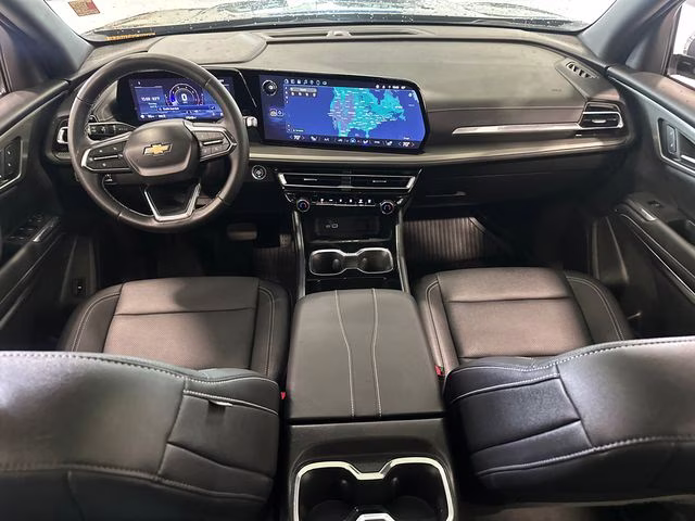 2025 Mosaic Black Metallic Chevrolet Traverse LT AWD SUV