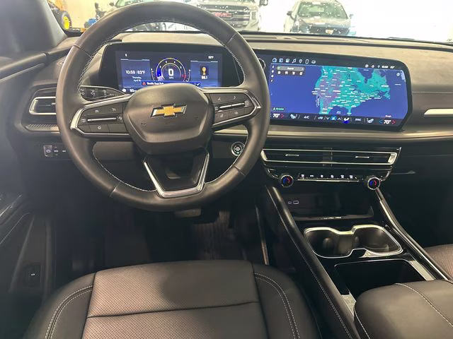 2025 Mosaic Black Metallic Chevrolet Traverse LT AWD SUV