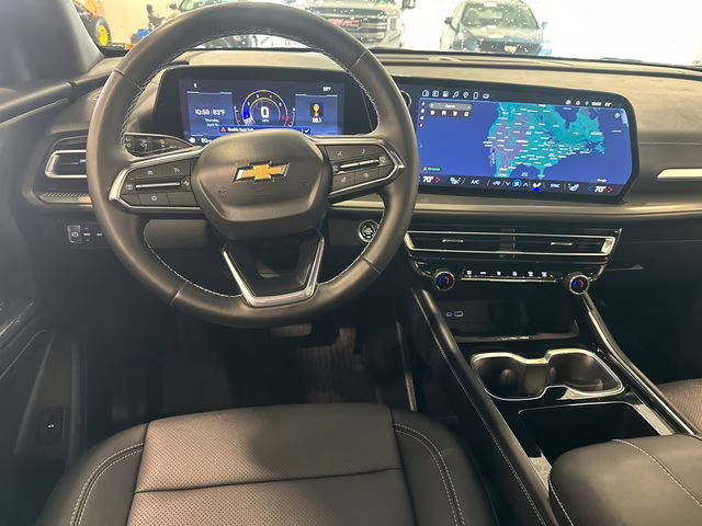 2025 Mosaic Black Metallic Chevrolet Traverse LT AWD SUV