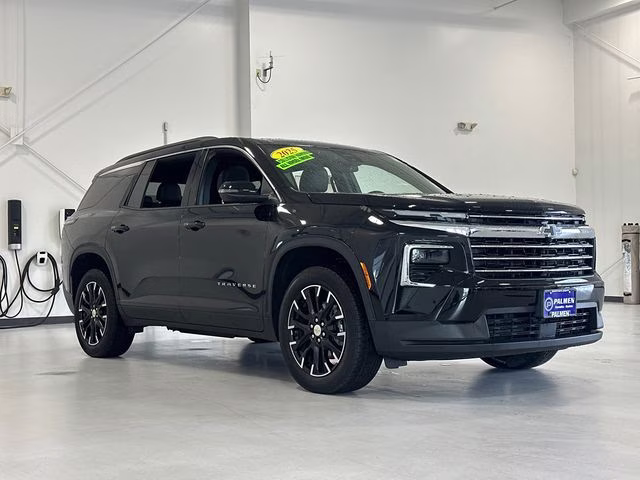 2025 Mosaic Black Metallic Chevrolet Traverse LT AWD SUV