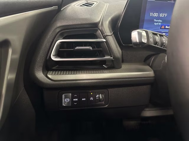 2025 Mosaic Black Metallic Chevrolet Traverse LT AWD SUV