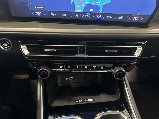 2025 Mosaic Black Metallic Chevrolet Traverse LT AWD SUV