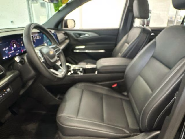 2025 Mosaic Black Metallic Chevrolet Traverse LT AWD SUV