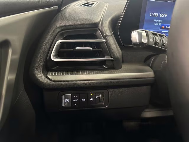 2025 Mosaic Black Metallic Chevrolet Traverse LT AWD SUV