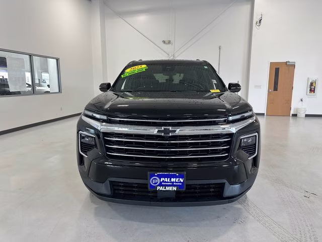 2025 Mosaic Black Metallic Chevrolet Traverse LT AWD SUV